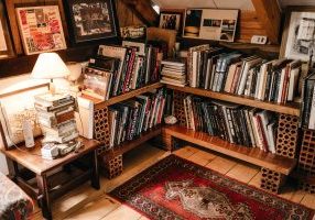 books-on-brown-wooden-shelf-3995842